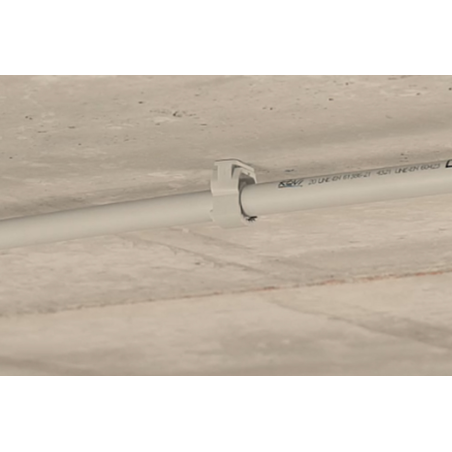 Slika aplikacije za ABT stezaljku koja drži cijev na stropu.