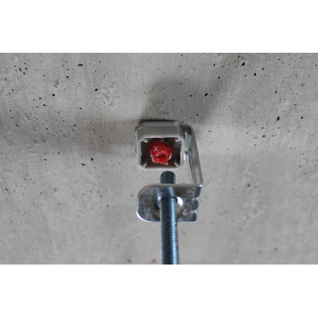 Slika primjene Vješalica s navojnom šipkom ATV: ATV pričvršćuje navojnu šipku na betonski strop